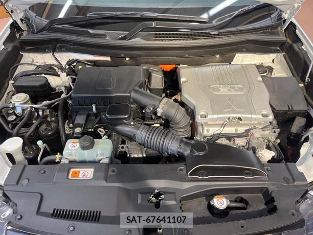 Mitsubishi OUTLANDER PHEV 2015-07 8817370-17