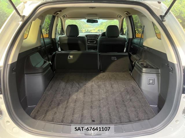 Mitsubishi OUTLANDER PHEV 2015-07 8817370-9