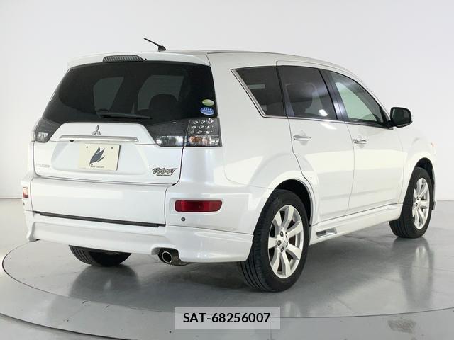 Mitsubishi OUTLANDER 2010-11 8817384-1