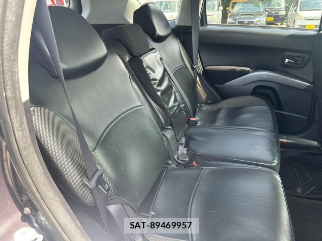 Mitsubishi OUTLANDER 2008-02 8817734-14