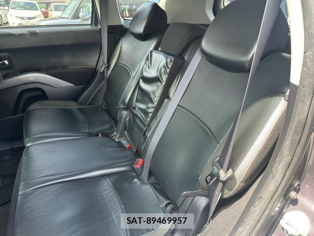 Mitsubishi OUTLANDER 2008-02 8817734-19
