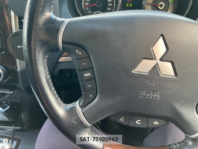 Mitsubishi PAJERO 2016-04 8814353-19