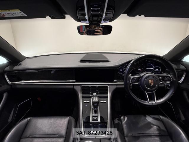 Porsche PANAMERA 2020-09 8812740-5