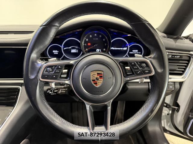 Porsche PANAMERA 2020-09 8812740-6