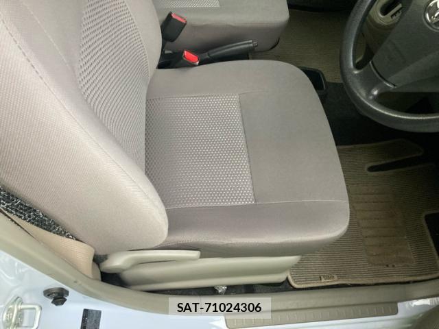 Toyota PIXIS EPOCH 2014-06 8817468-9
