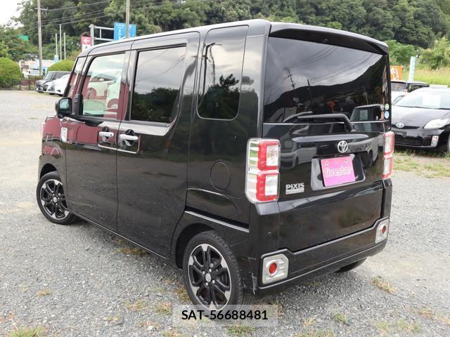 Toyota Pixis Mega 2016-10 8812981-3