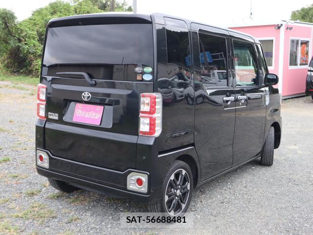 Toyota Pixis Mega 2016-10 8812981-4