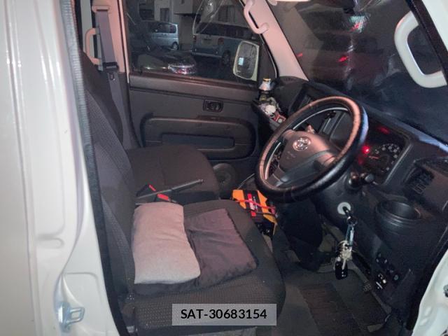 Toyota PIXIS VAN 2018-02 8817457-10