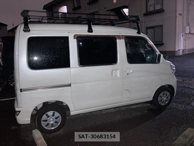 Toyota PIXIS VAN 2018-02 8817457-12