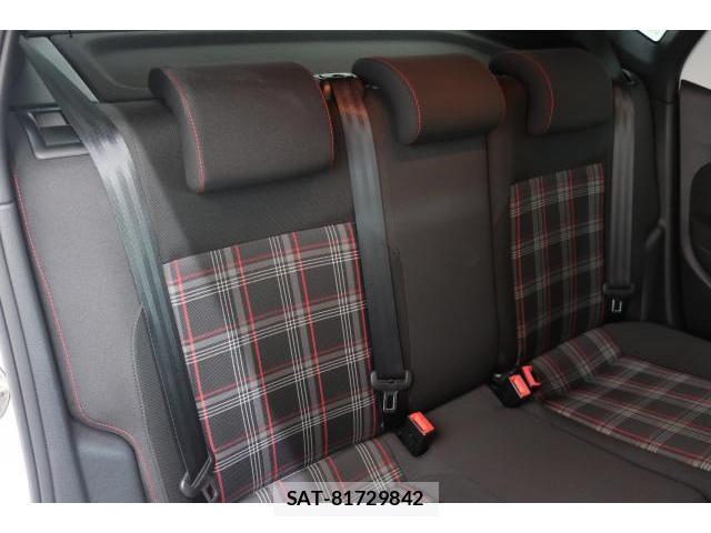 VolksWagen POLO 2016-06 8812102-11