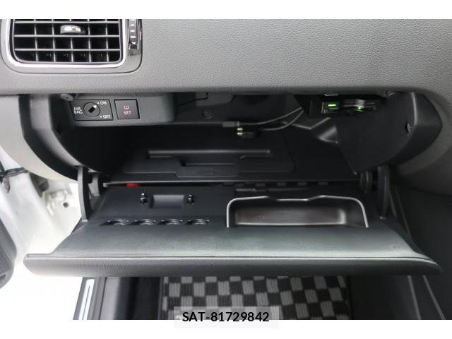 VolksWagen POLO 2016-06 8812102-12
