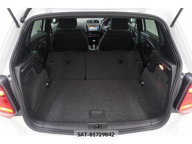 VolksWagen POLO 2016-06 8812102-13
