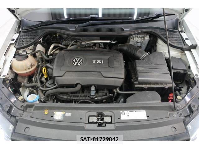 VolksWagen POLO 2016-06 8812102-15