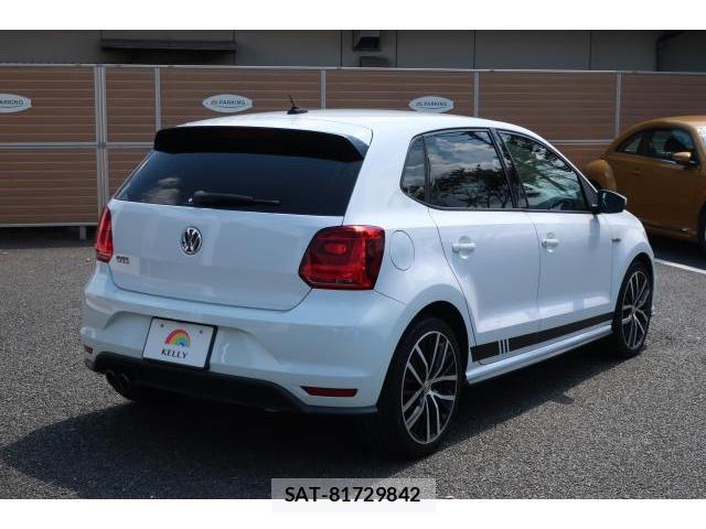 VolksWagen POLO 2016-06 8812102-19