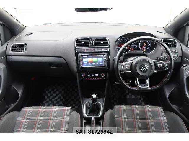VolksWagen POLO 2016-06 8812102-4