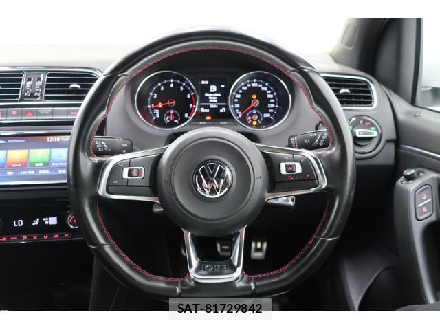 VolksWagen POLO 2016-06 8812102-5
