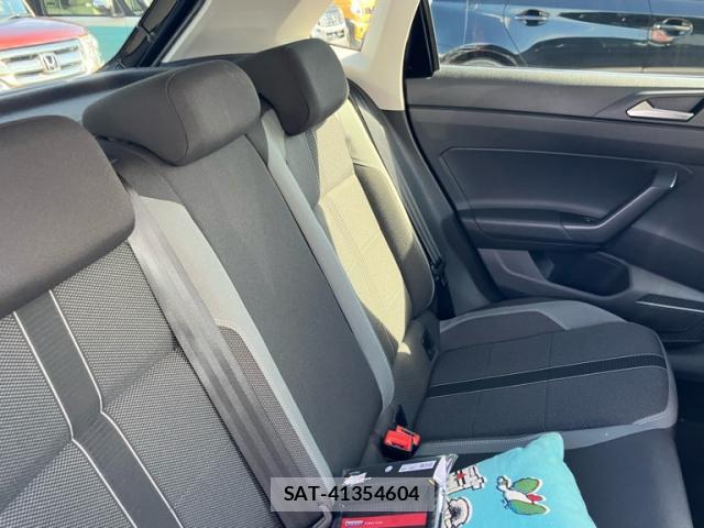 VolksWagen POLO 2019-01 8812392-5