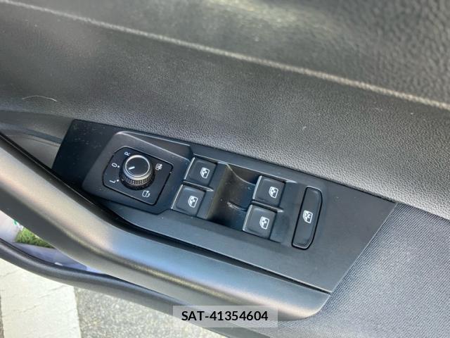 VolksWagen POLO 2019-01 8812392-9