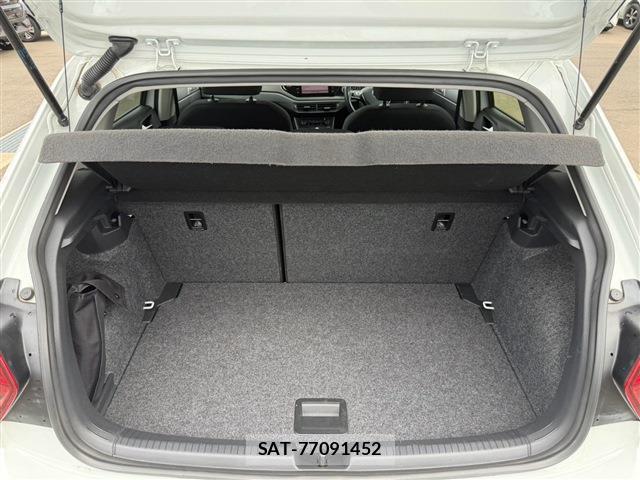 VolksWagen POLO 2019-07 8812752-15