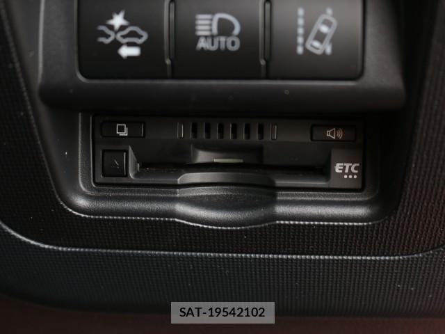 Toyota PORTE 2017-07 8814806-16