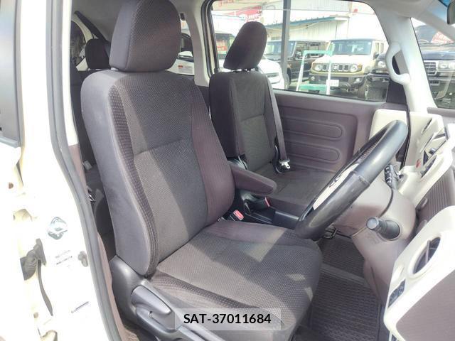 Toyota PORTE 2015-08 8817628-10