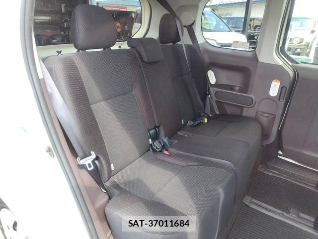 Toyota PORTE 2015-08 8817628-11