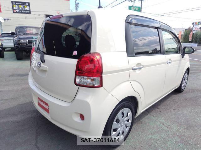 Toyota PORTE 2015-08 8817628-4