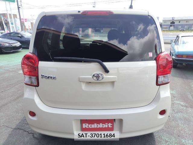 Toyota PORTE 2015-08 8817628-5