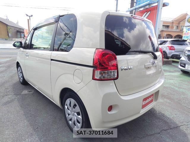 Toyota PORTE 2015-08 8817628-6