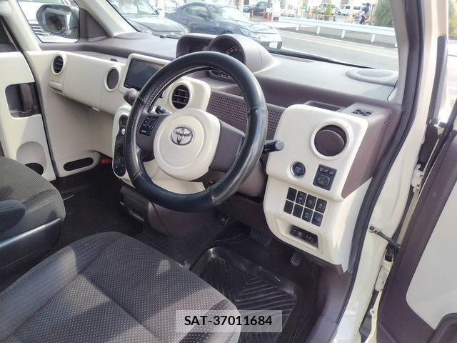 Toyota PORTE 2015-08 8817628-9