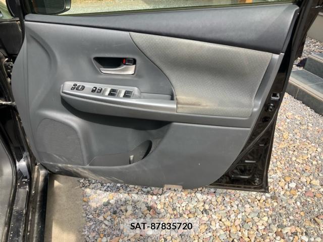 Toyota PRIUS ALPHA 2014-08 8812361-10