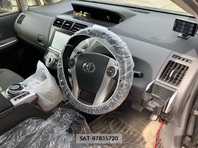 Toyota PRIUS ALPHA 2014-08 8812361-11