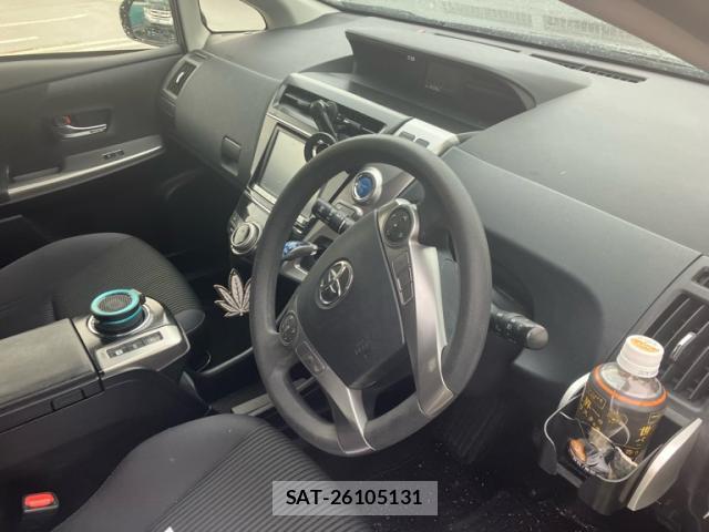 Toyota PRIUS ALPHA 2015-11 8812391-11
