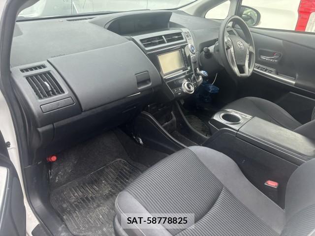 Toyota PRIUS ALPHA 2015-08 8812720-2