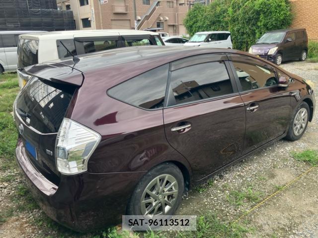 Toyota PRIUS ALPHA 2013-12 8813517-1