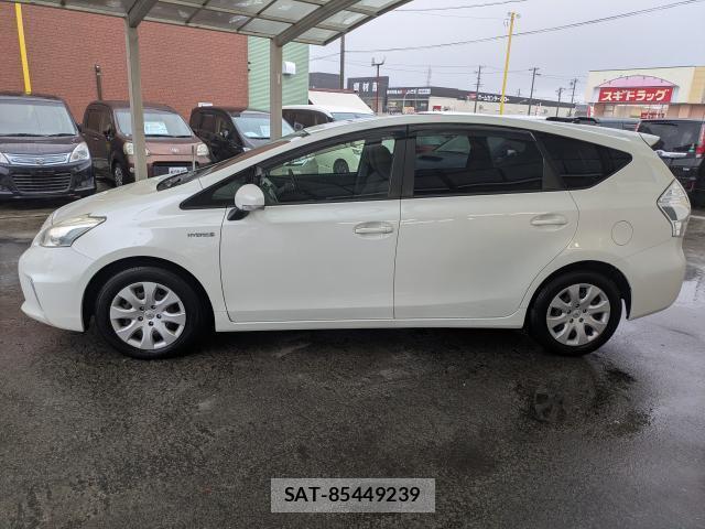 Toyota PRIUS ALPHA 2013-10 8814930-11