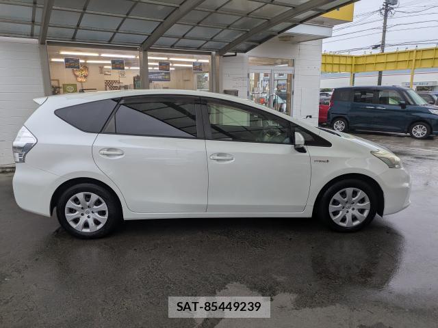 Toyota PRIUS ALPHA 2013-10 8814930-3