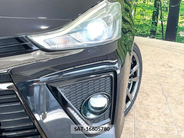 Toyota PRIUS ALPHA 2015-10 8815594-12