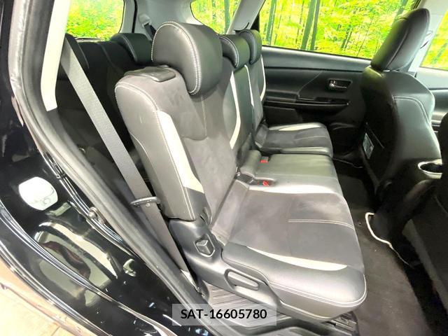 Toyota PRIUS ALPHA 2015-10 8815594-8
