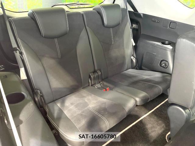 Toyota PRIUS ALPHA 2015-10 8815594-9
