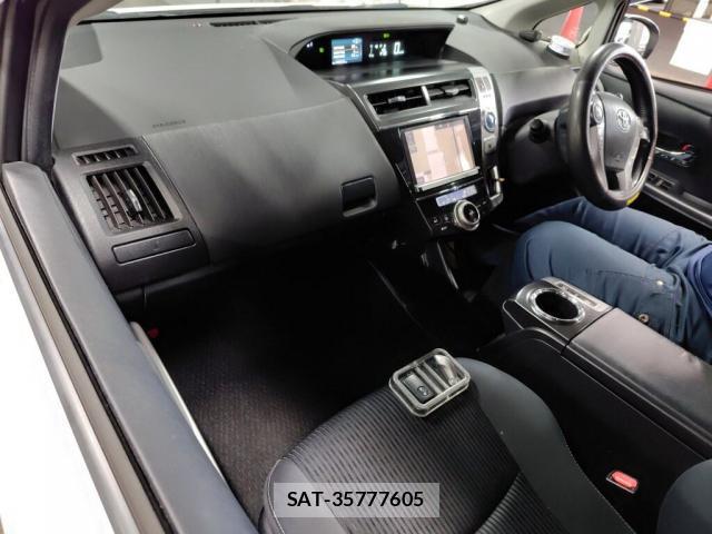 Toyota PRIUS ALPHA 2015-06 8816127-2