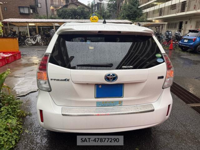 Toyota PRIUS ALPHA 2016-03 8816242-3