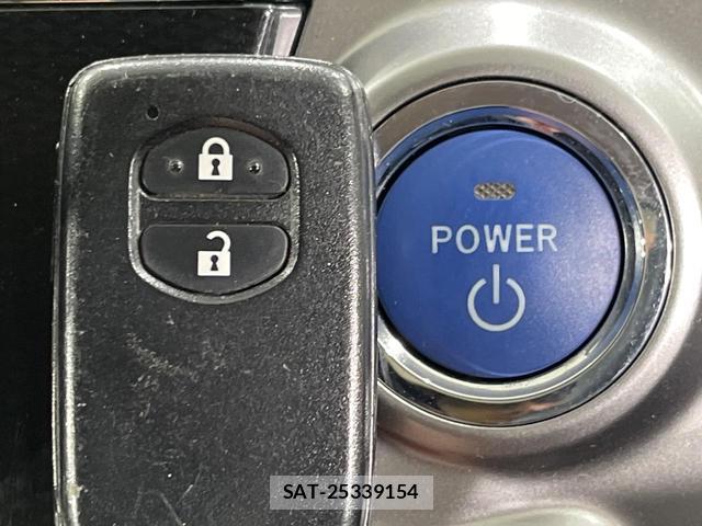 Toyota PRIUS ALPHA 2015-01 8817829-6
