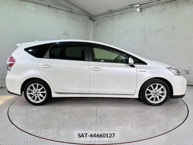Toyota PRIUS ALPHA 2015-02 8817998-14