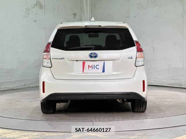 Toyota PRIUS ALPHA 2015-02 8817998-16
