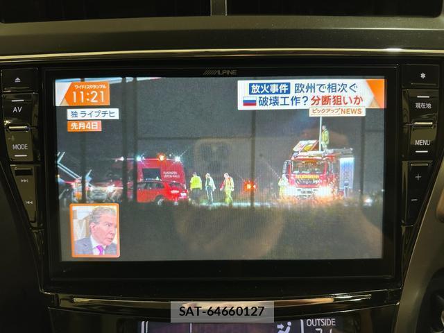 Toyota PRIUS ALPHA 2015-02 8817998-4