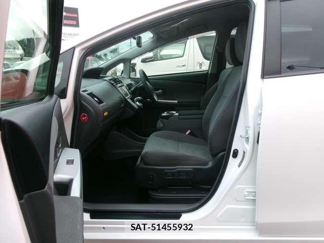 Toyota PRIUS ALPHA 2014-03 8818004-3
