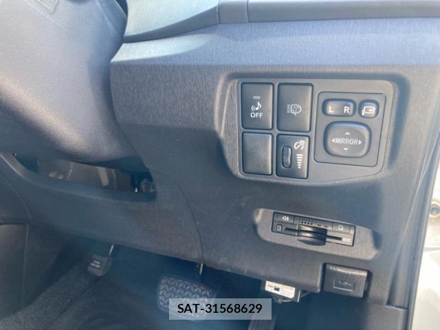 Toyota PRIUS PHV 2012-02 8812393-11