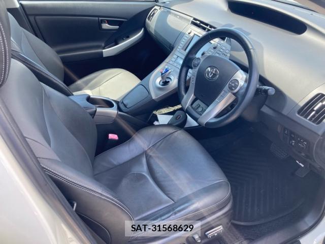 Toyota PRIUS PHV 2012-02 8812393-5