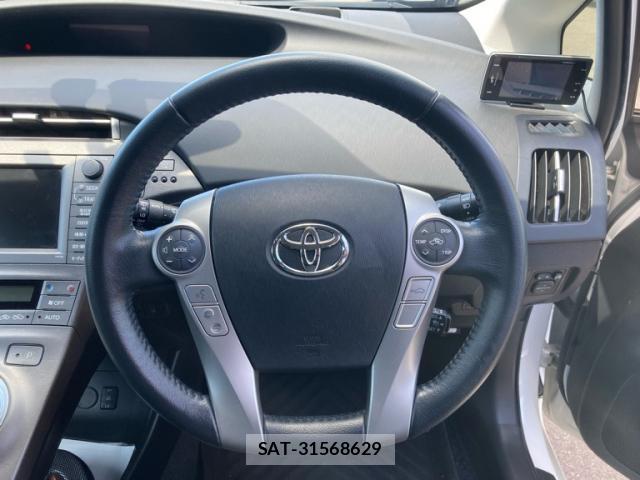 Toyota PRIUS PHV 2012-02 8812393-7